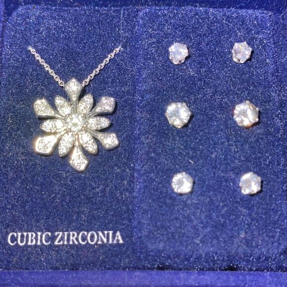 Silver Plate Cubic Zirconia Snow flake Necklace and Stud Earring Set - Picture 2 of 2